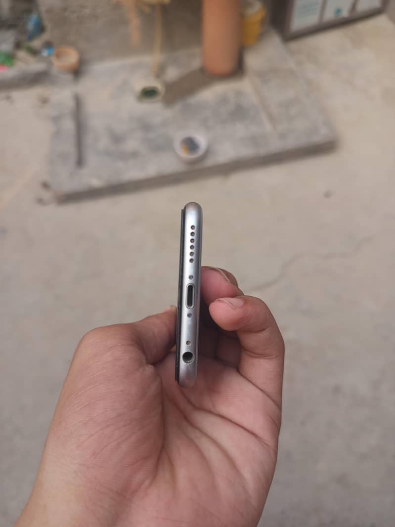Apple iPhone 6S 4