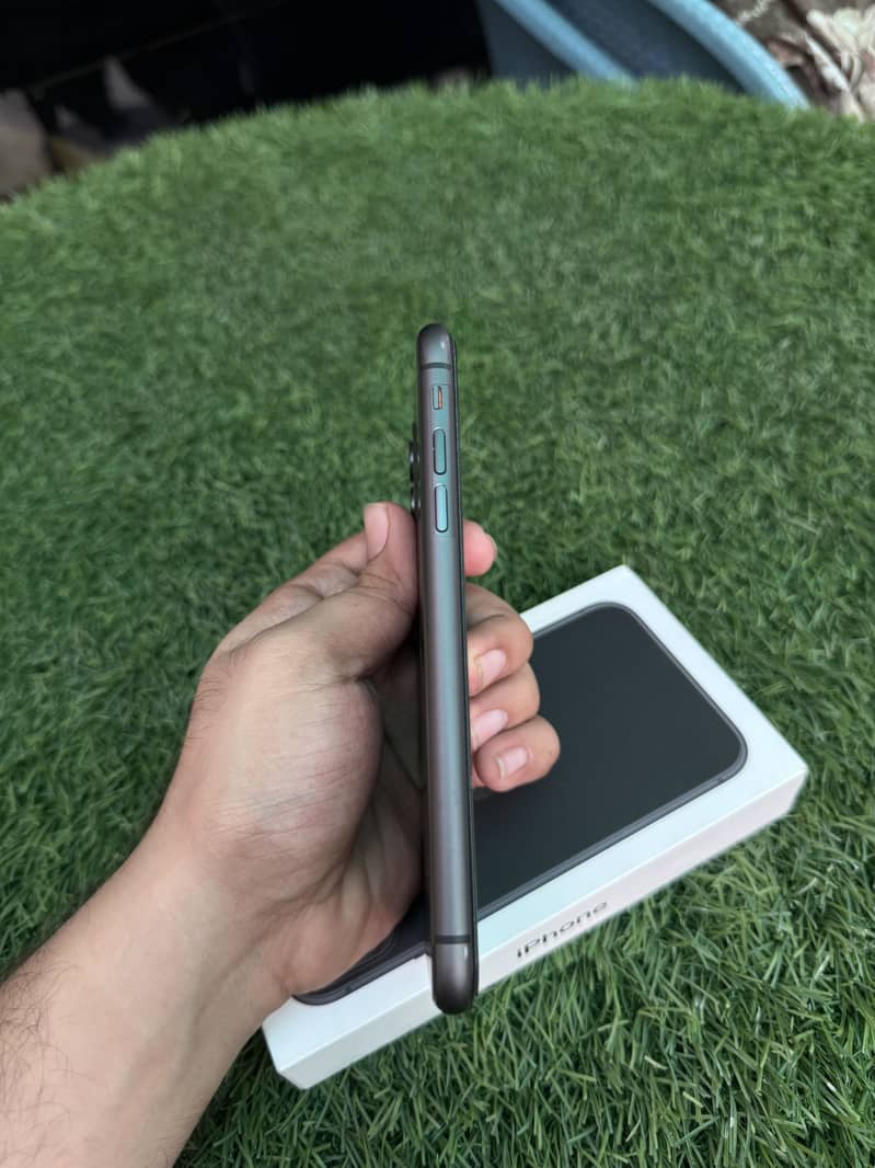 Apple iPhone 11 3