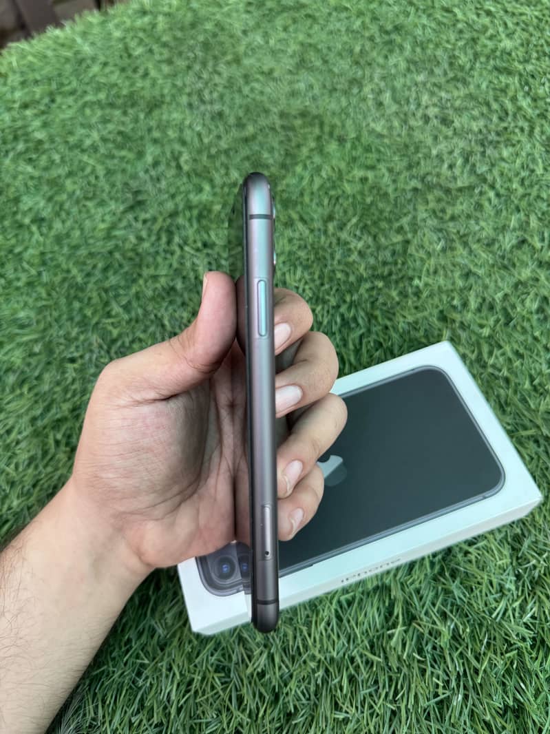 Apple iPhone 11 4