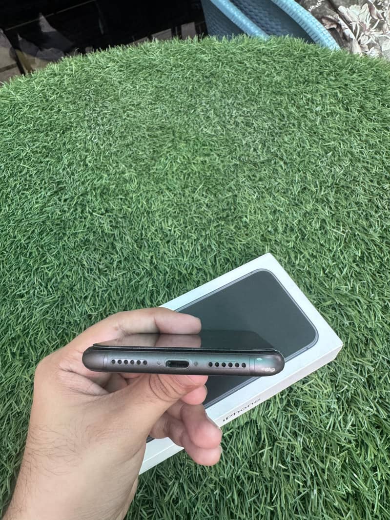Apple iPhone 11 5