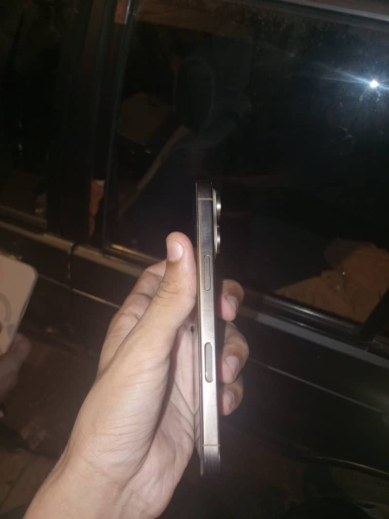 Apple iPhone 16 Pro 2