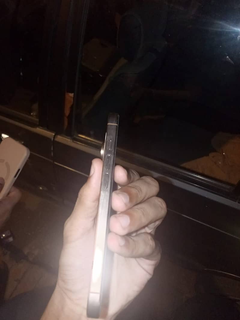 Apple iPhone 16 Pro 3
