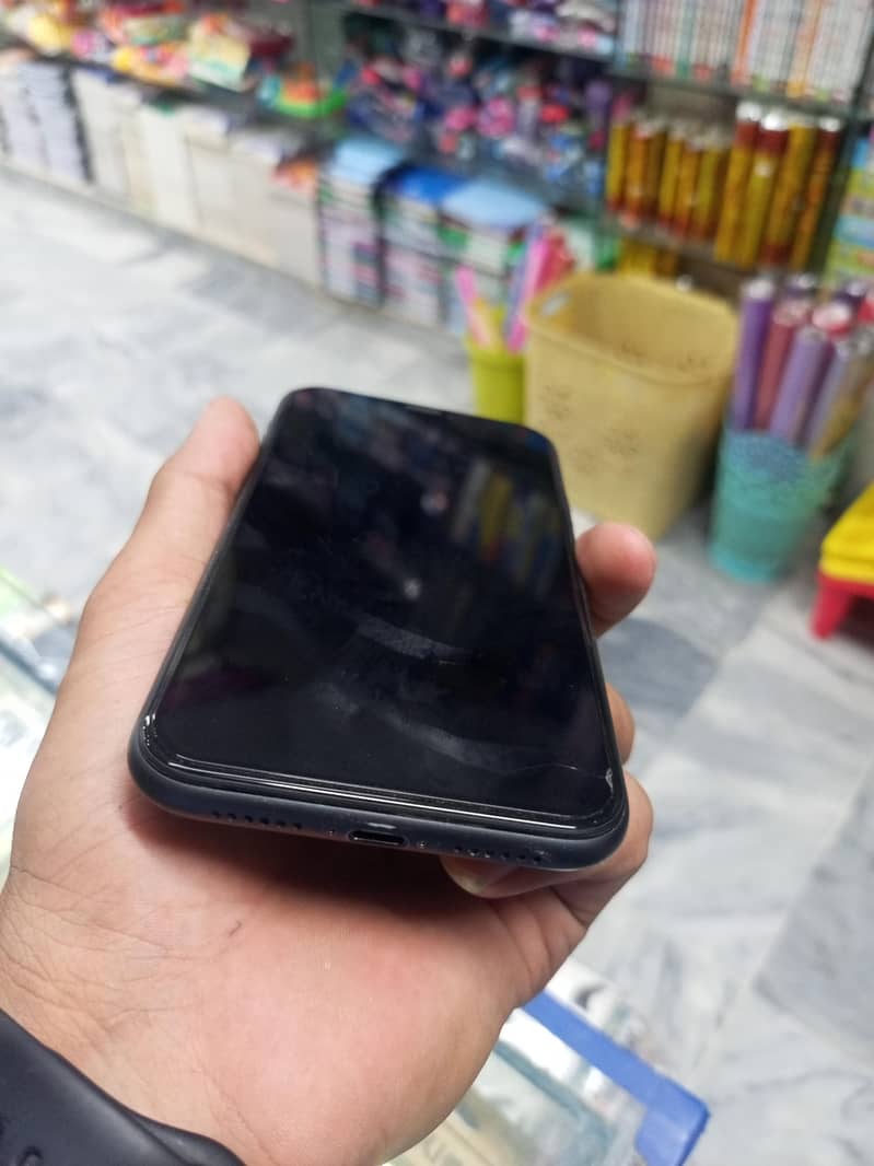 Apple iPhone 11 3