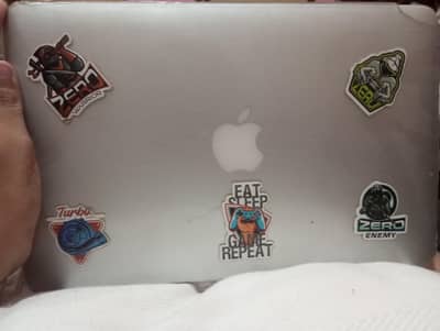 MACBOOK AIR