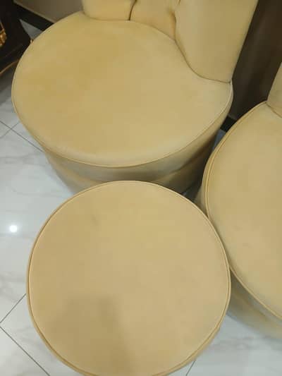 Velvet poshish chairs and table