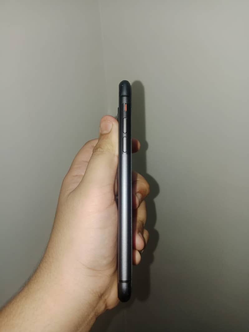 Apple iPhone 11 3