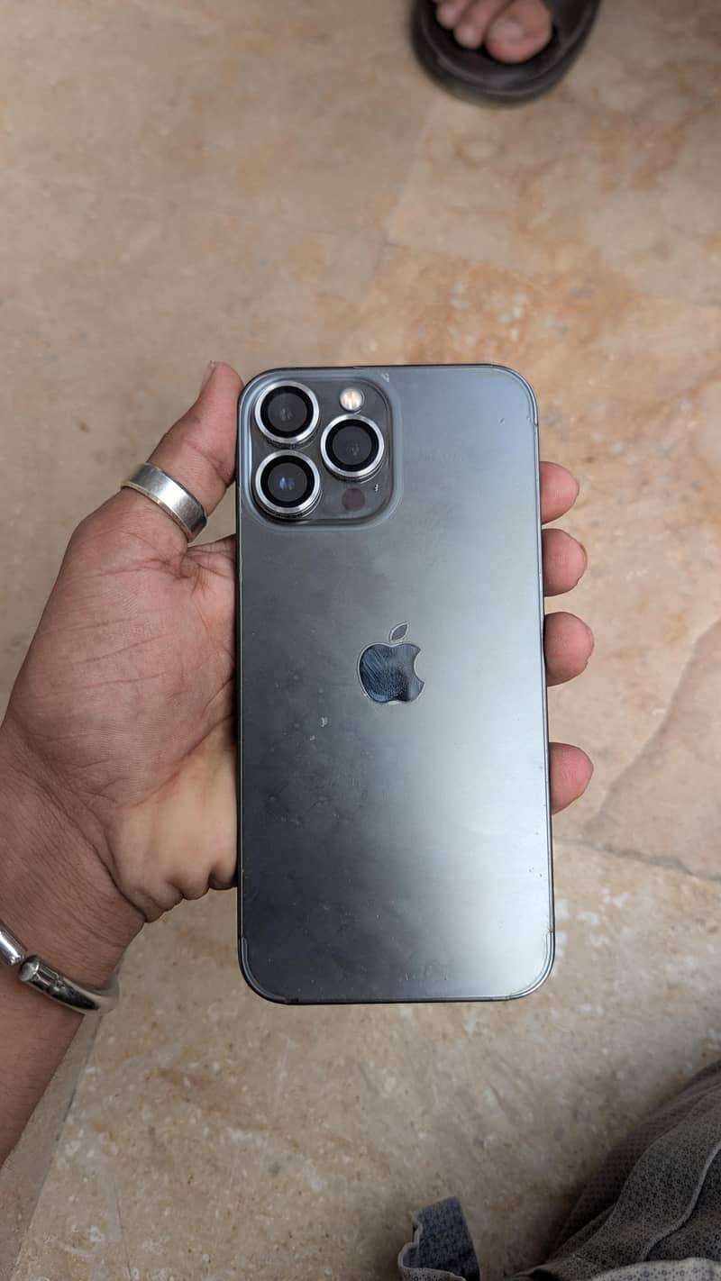Apple iPhone 13 1