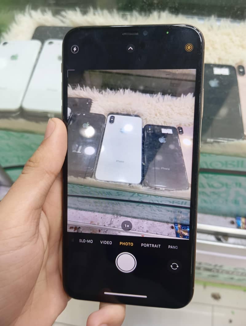 Apple iPhone X 3