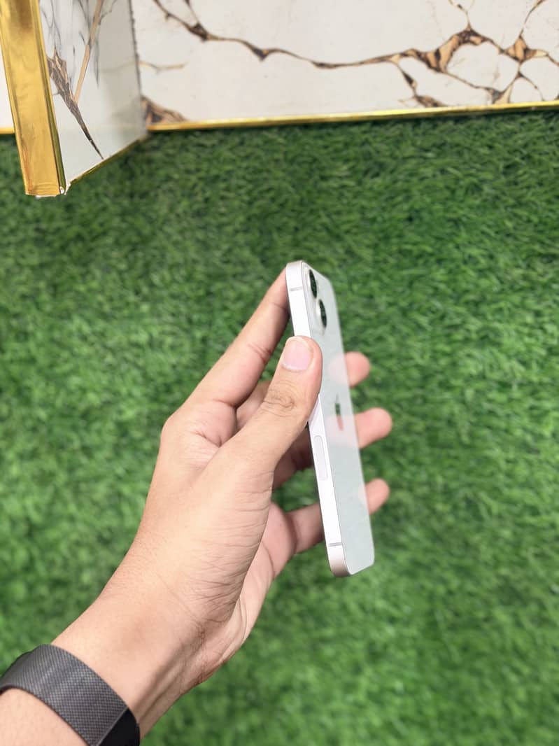 Apple iPhone 13 1