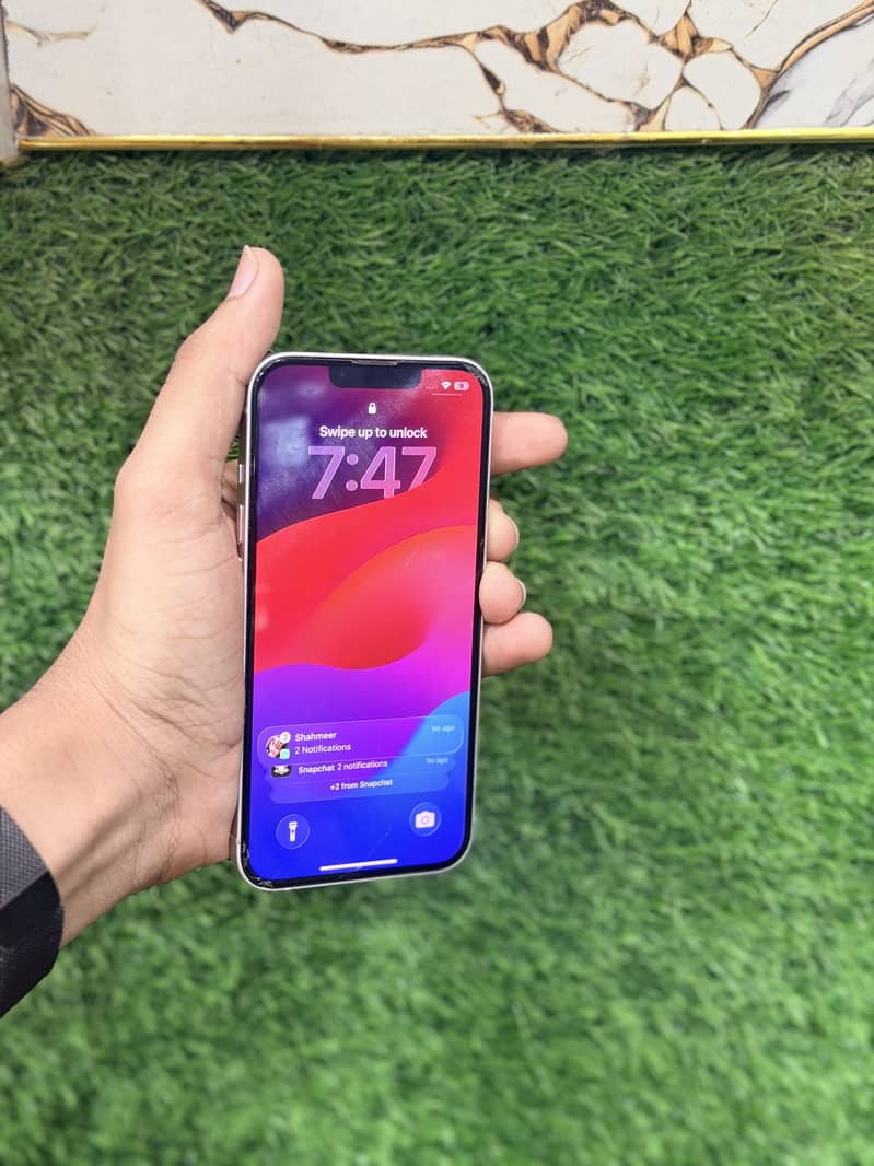 Apple iPhone 13 2