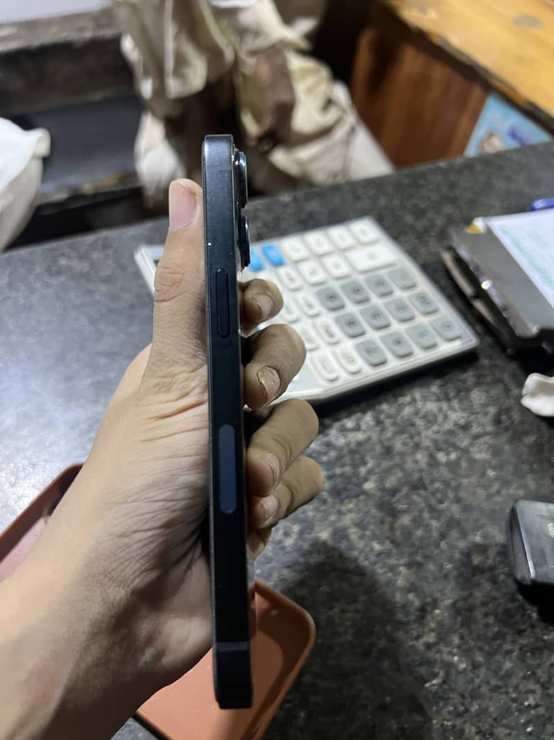 Apple iPhone 13 2