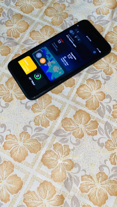 Apple iPhone SE