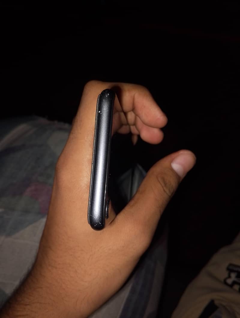 Apple iPhone 8 3