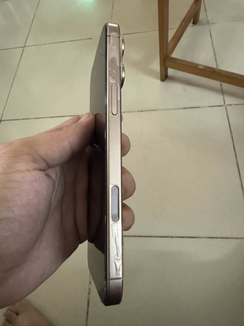 Apple iPhone 16 Pro Max 3