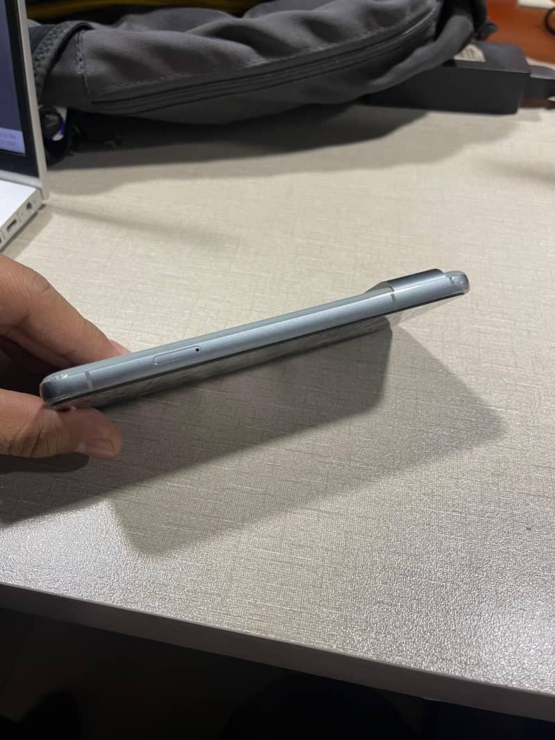 Google Pixel 8 5