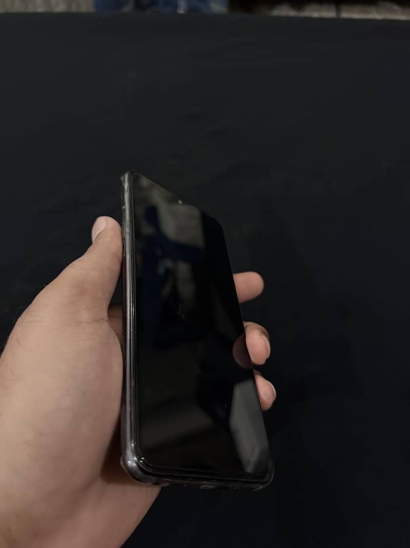 Realme 3 Pro 4
