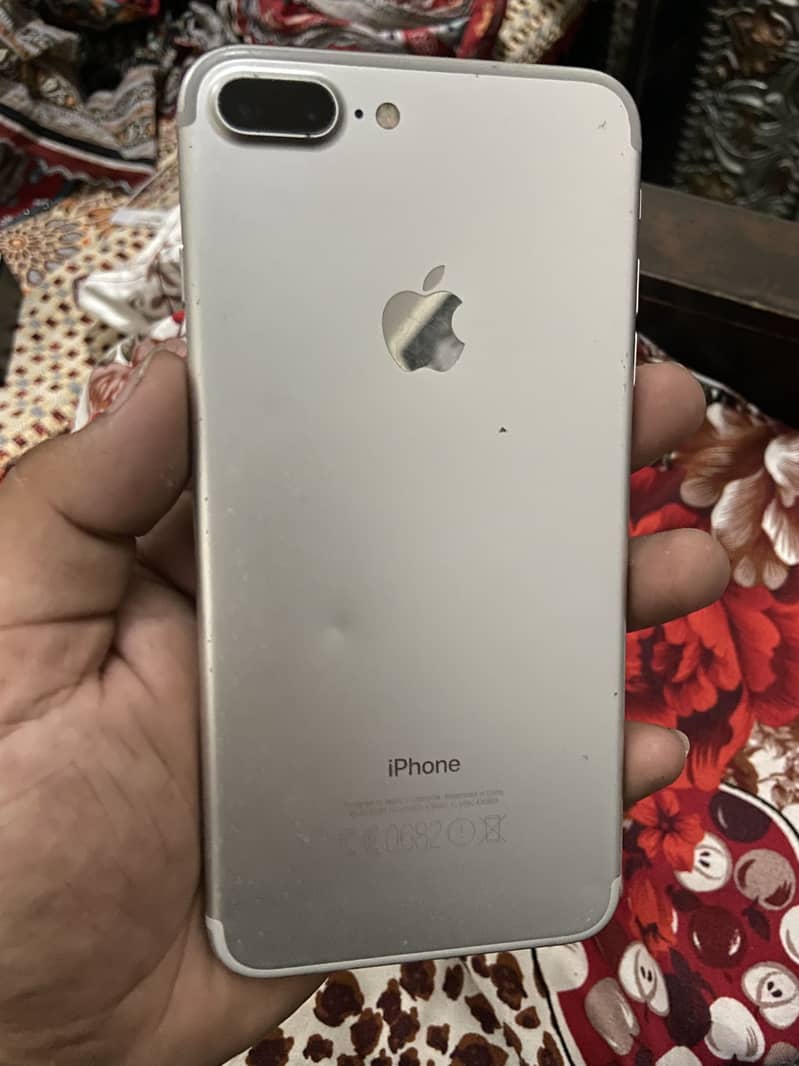Apple iPhone 7 Plus 1