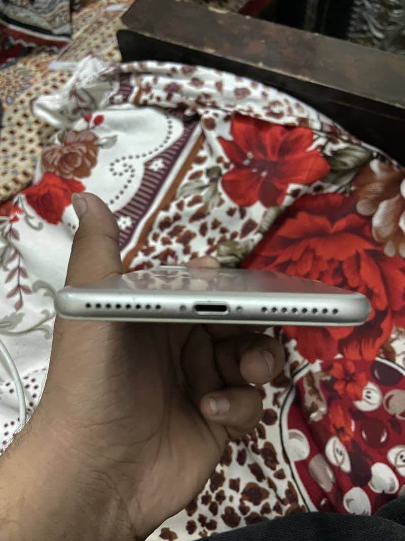 Apple iPhone 7 Plus 3