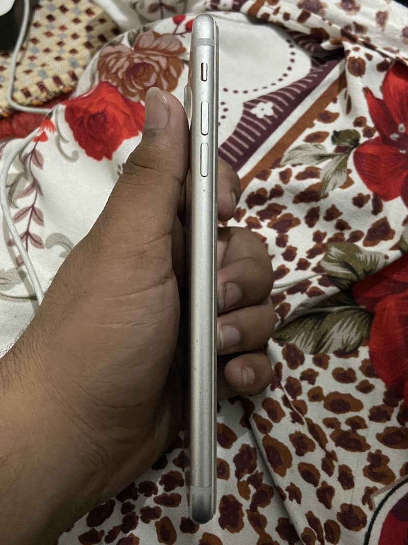 Apple iPhone 7 Plus 4