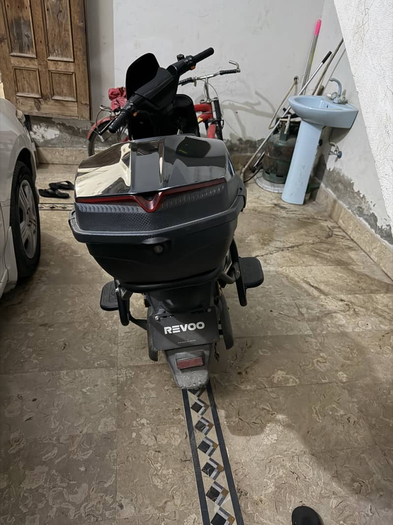 Revoo A12 2