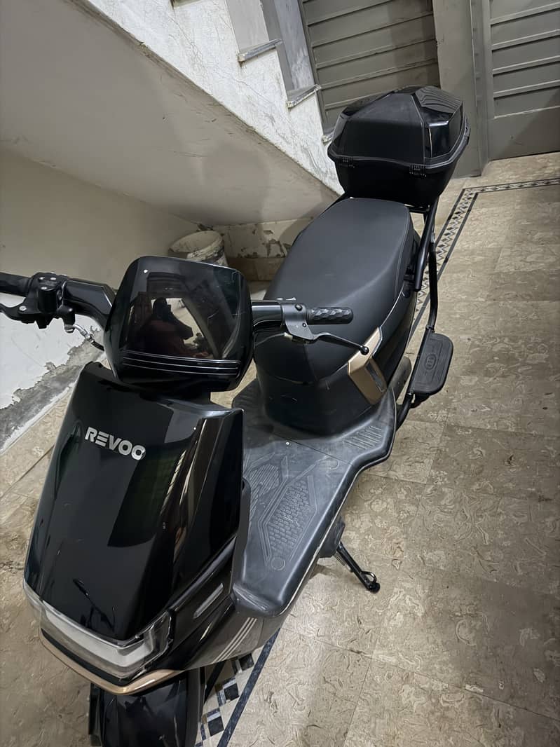 Revoo A12 3