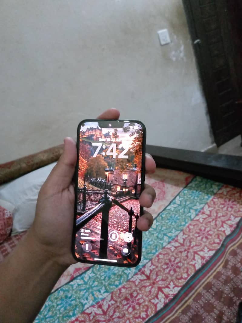 Apple iPhone 13 2