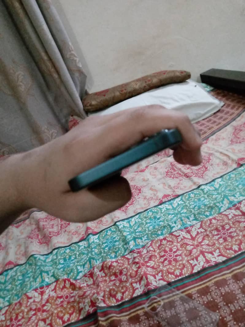 Apple iPhone 13 6