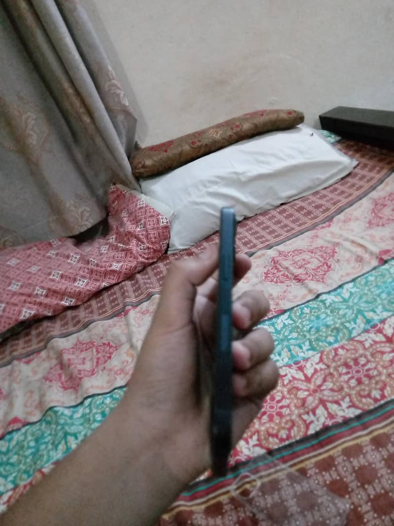 Apple iPhone 13 7
