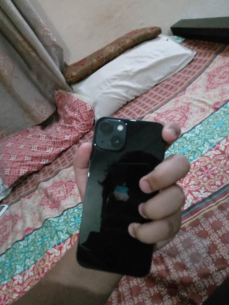 Apple iPhone 13 8
