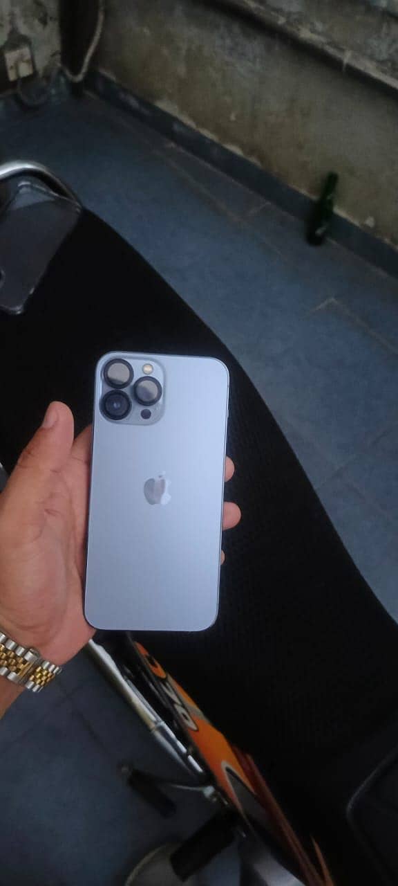 Apple iPhone 13 Pro Max 1