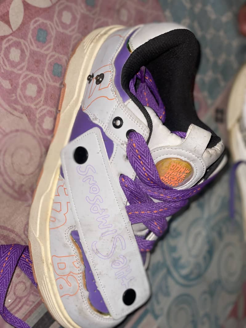 Branded shoes 0