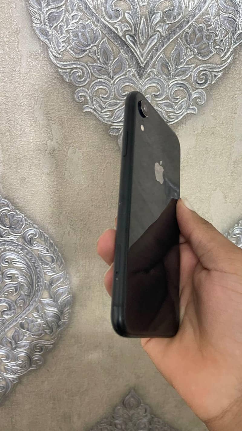 Apple iPhone XR 6