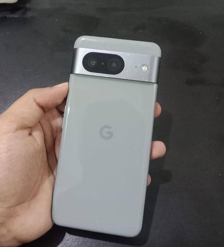 Google Pixel 8 4