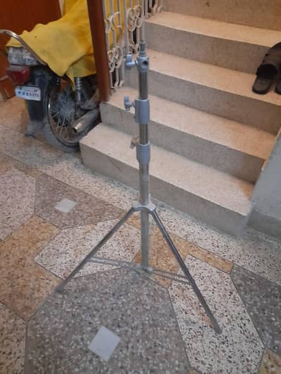 tripod heavy duty stand in silver colour