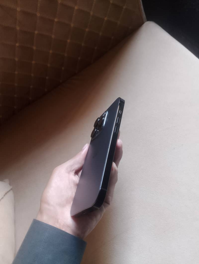 Apple iPhone 14 Pro 1