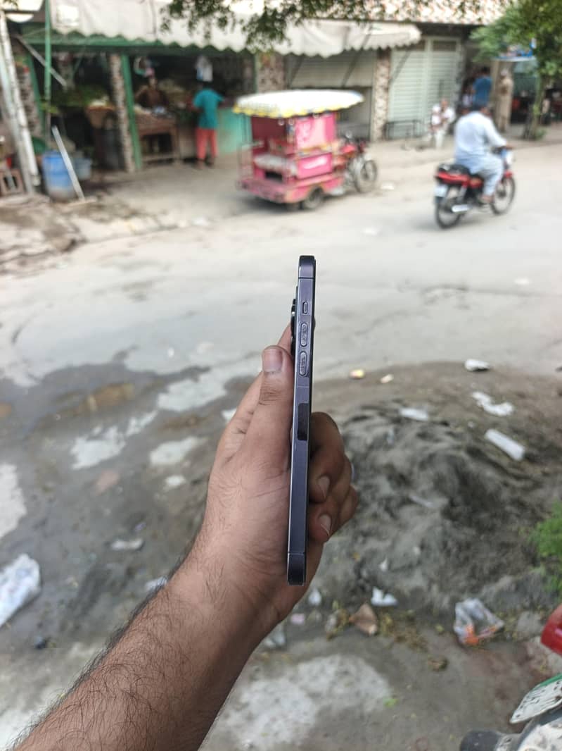 Apple iPhone 14 Pro Max 3