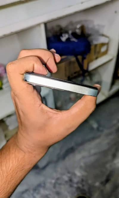 ZTE nubia v50 design Kam pason mai Acha mobile