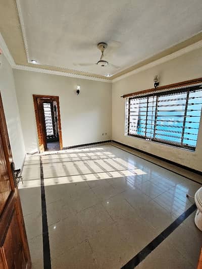 10 Marla Upper Portion With Servant Quarter Available For Rent in G-13/4