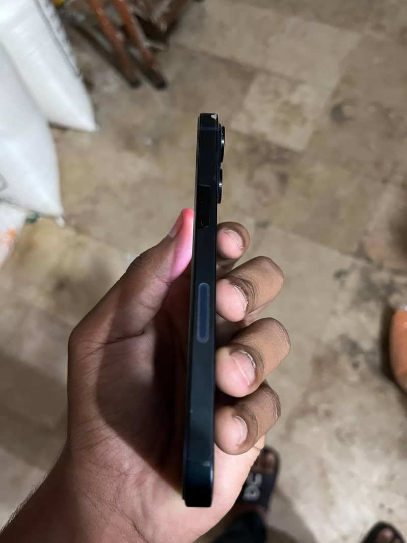Apple iPhone 13 2