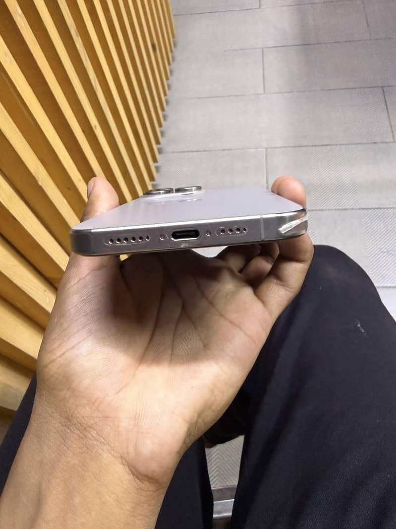 Apple iPhone 15 Pro Max 5