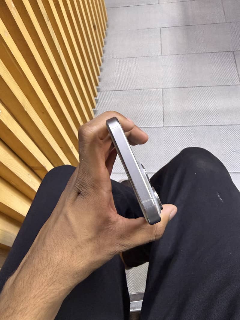 Apple iPhone 15 Pro Max 6