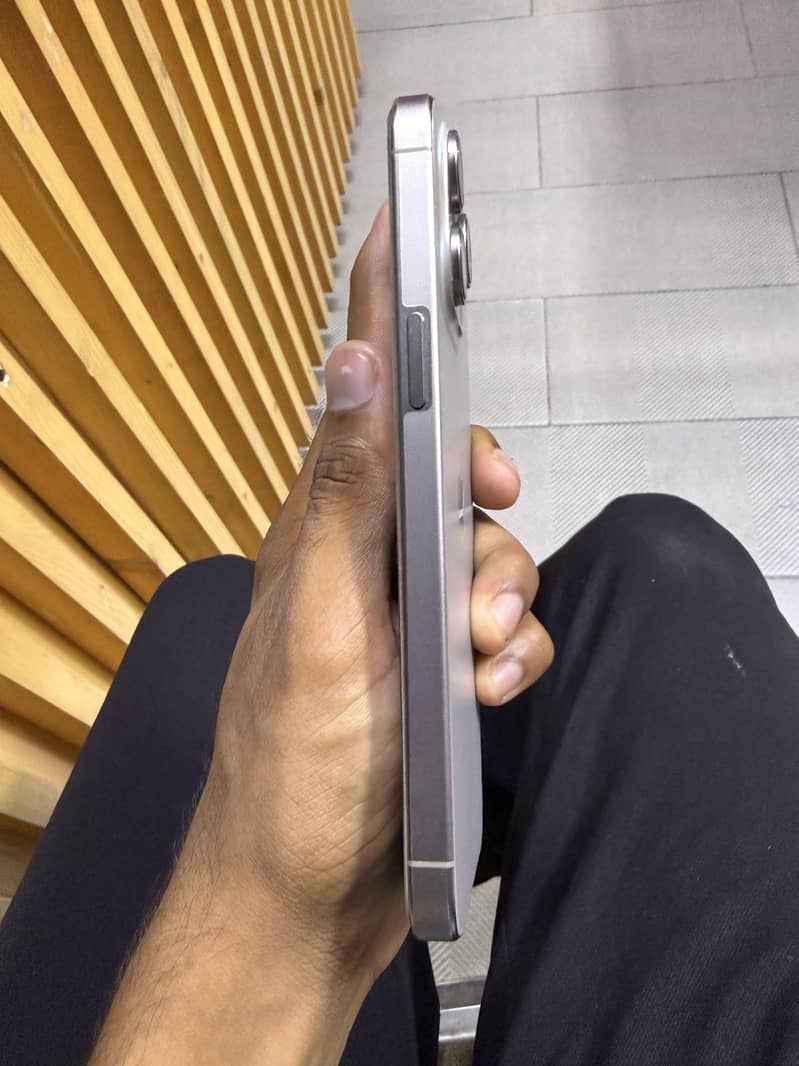 Apple iPhone 15 Pro Max 8