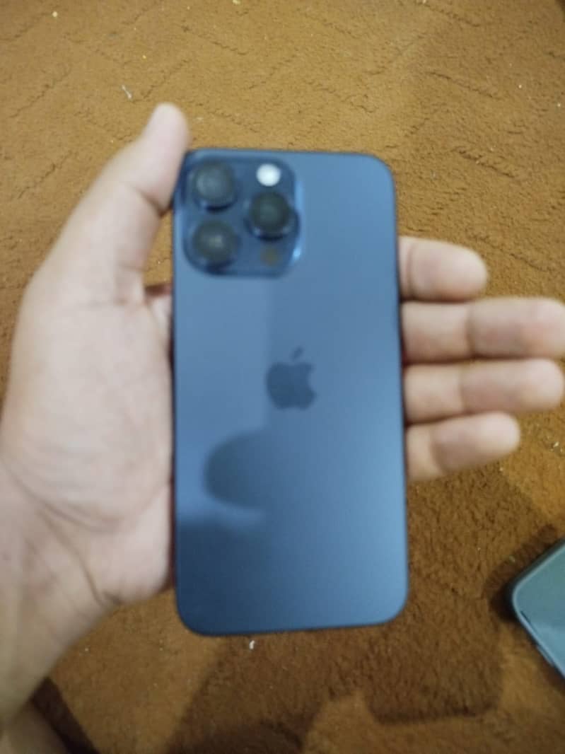 Apple iPhone 15 Pro Max 2