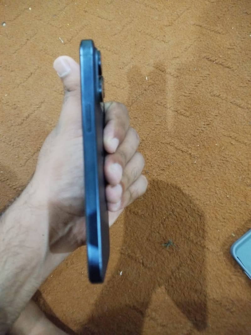 Apple iPhone 15 Pro Max 4