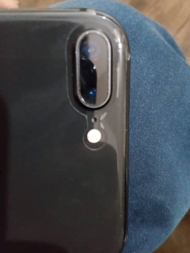 Apple iPhone 8 Plus 1