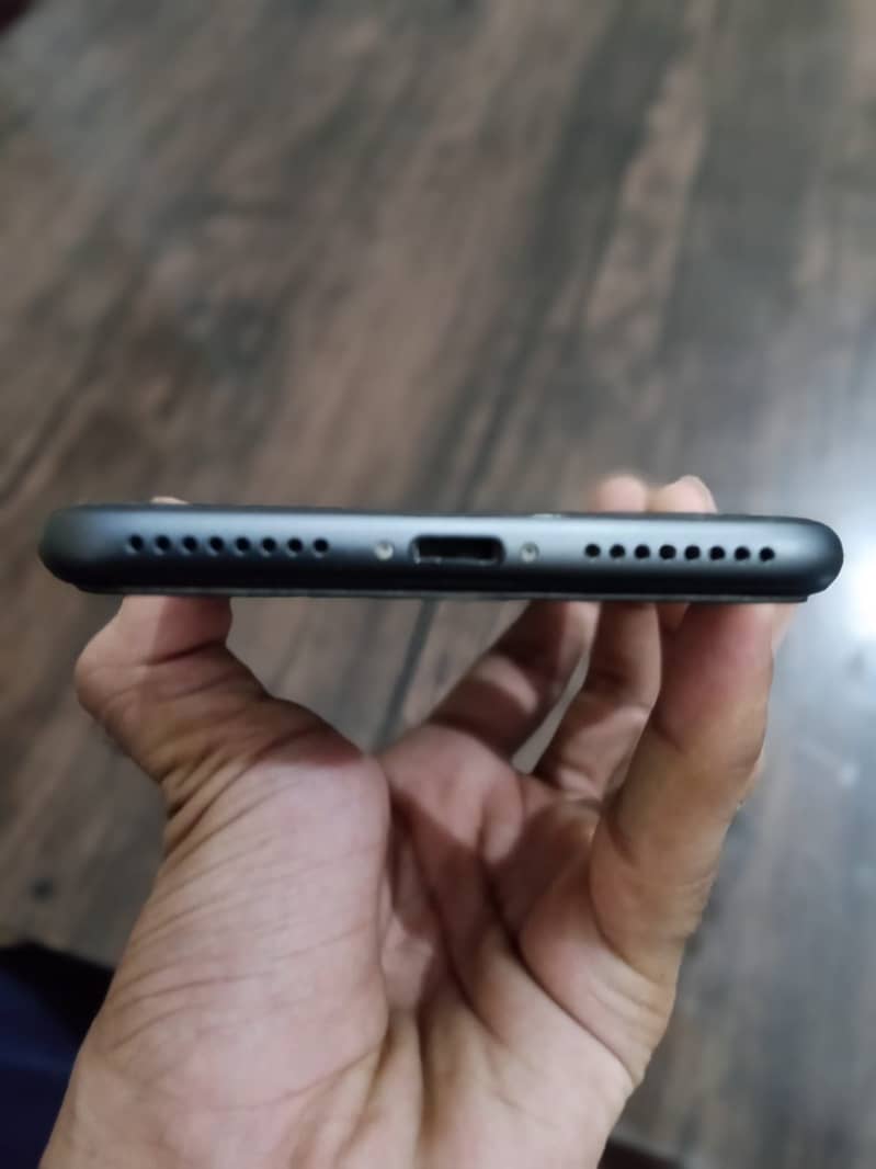 Apple iPhone 8 Plus 4