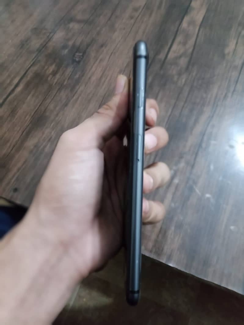Apple iPhone 8 Plus 5