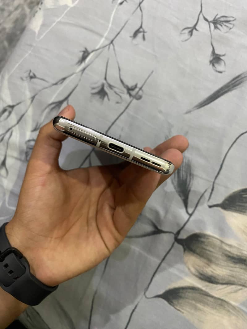 One Plus 10 Pro 4