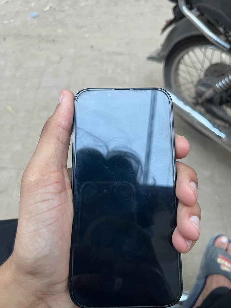 Apple iPhone 13 1
