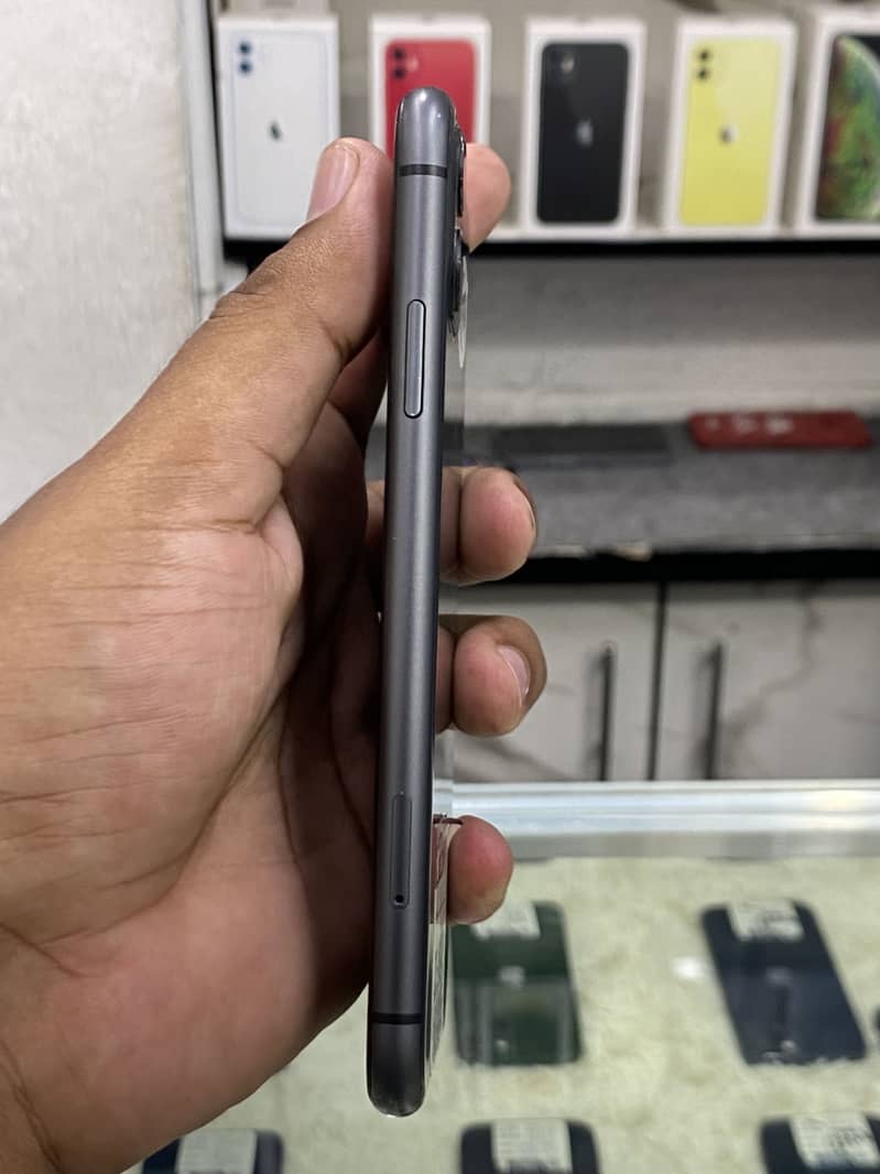 Apple iPhone 11 3